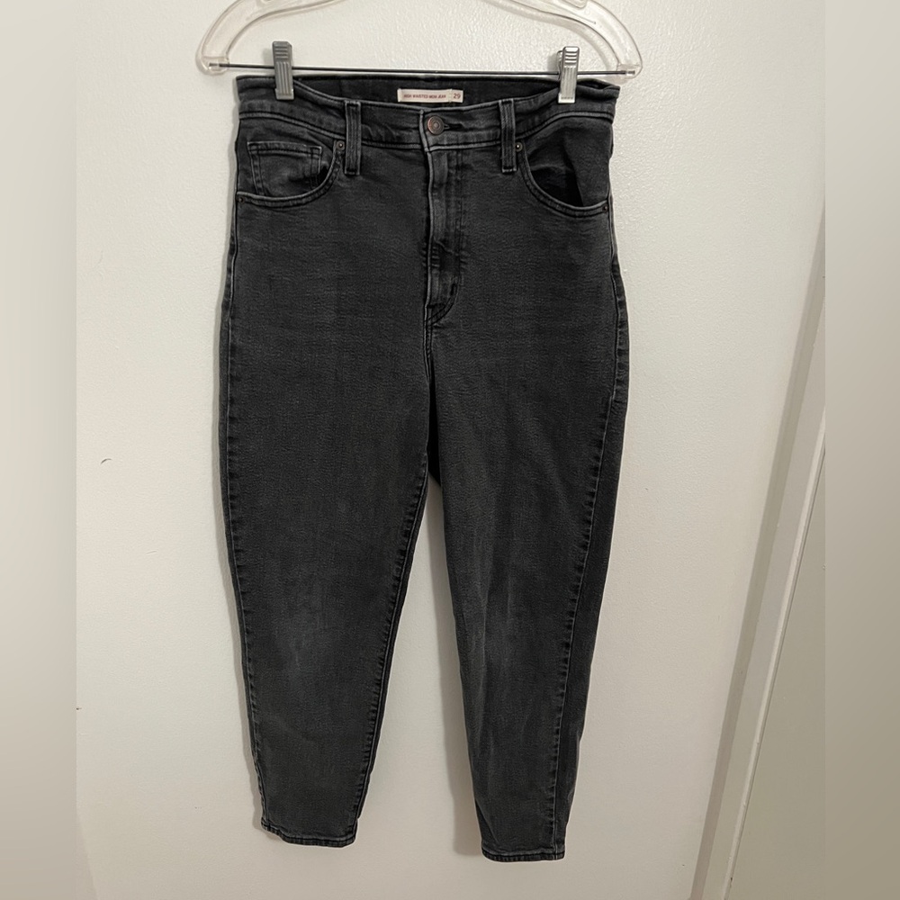 Levi’s high waisted mom jean washed black pants size 29